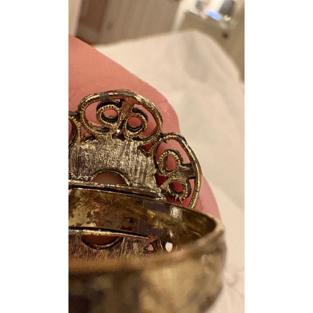 Vintage Cameo Ring Gold Tone Filigree Adjustable Band Peach White Lady Profile